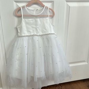 Little girl size 6 white flower girl dress with pearl details